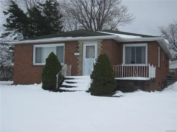 4827 Kennison Pkwy, Hamburg, NY 14075