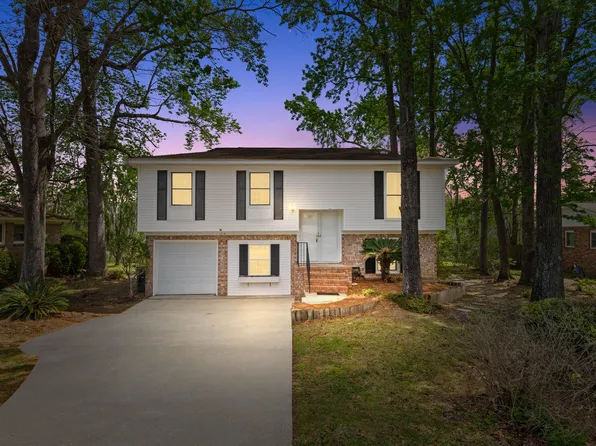 1215 Redeemer Dr, Hanahan, SC 29410