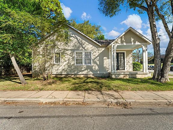 4th image of 2901 1st Ave