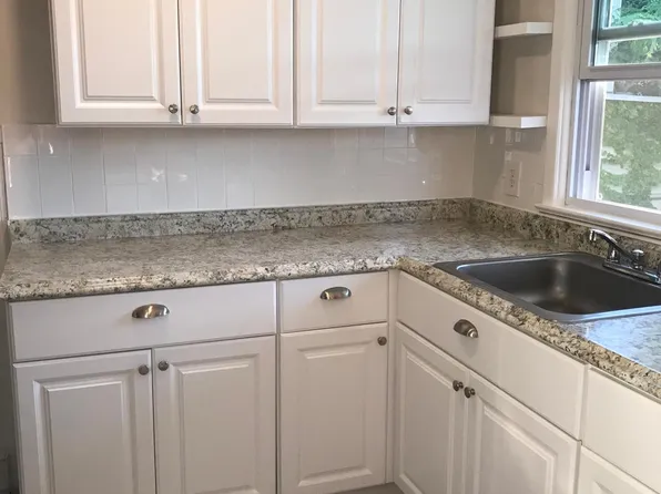 691 Parker St, Perth Amboy, NJ 08861