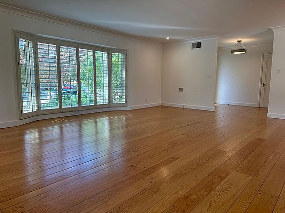5th image of 686 S O St
