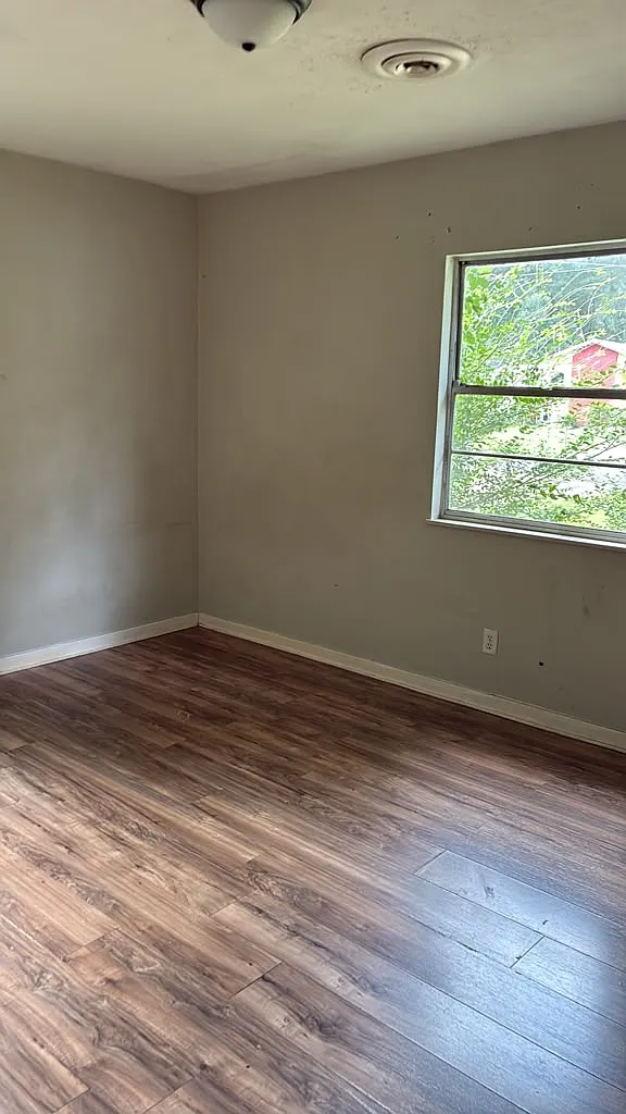 4 bed, $1,100 — Photo 4