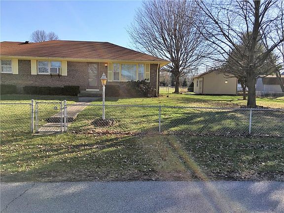 2nd image of 1650 McCollum Ln