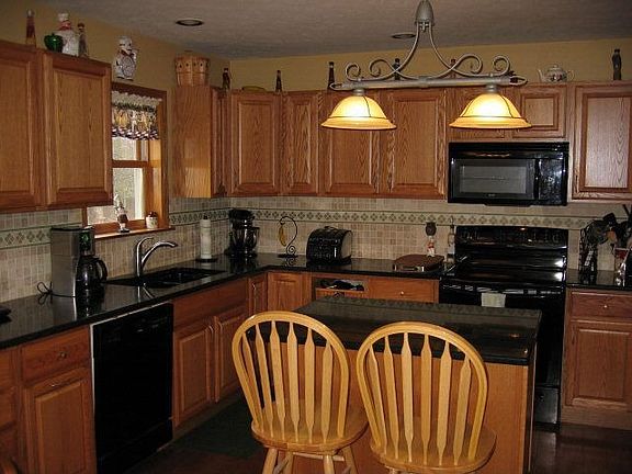 3rd image of 5 White Pine Ln