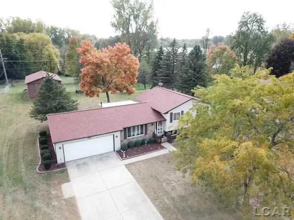 9 Ridgemont Dr, Adrian, MI 49221