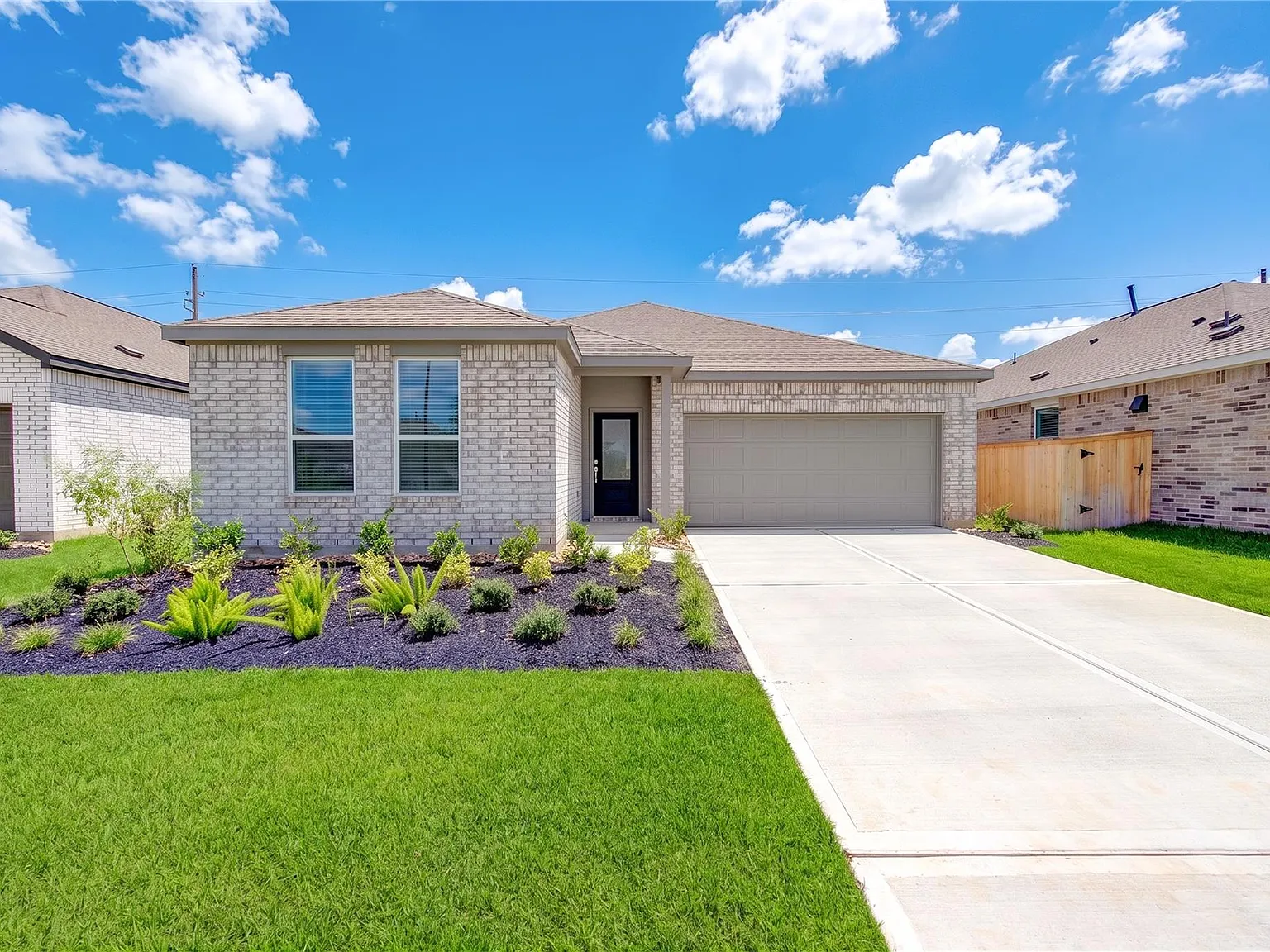 4 bed, 2.0 bath, 1922 sqft, $2,500 — Photo 1