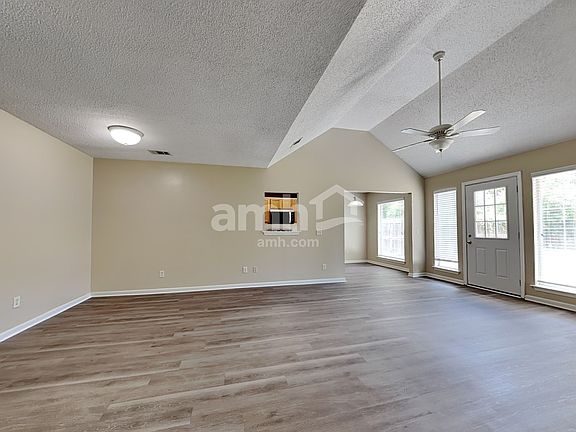 5th image of 432 Laurel Hill Cir