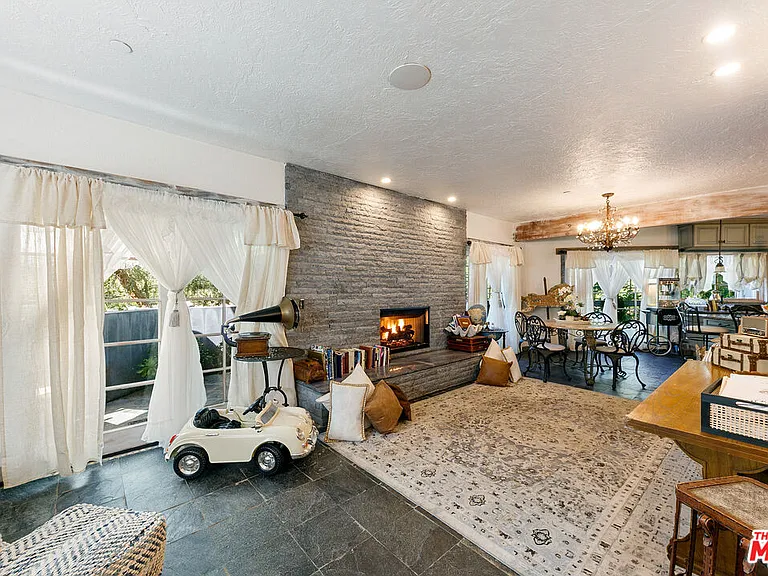 2851 Seabreeze Dr — Photo 10