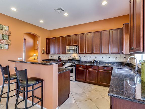 5th image of 2975 E Westchester Dr