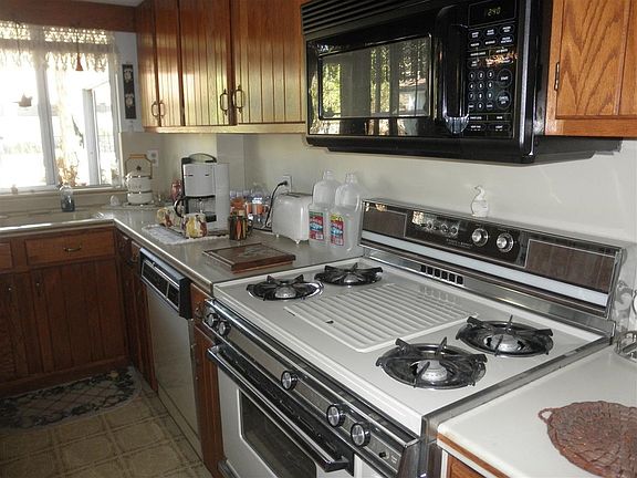 4th image of 713 Palomar Ave