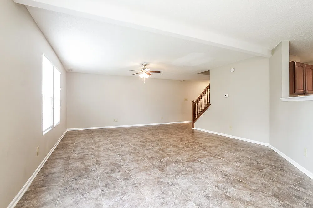4 bed, 2.0 bath, 2328 sqft, $2,920 — Photo 4