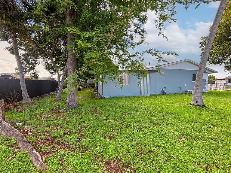 3645 NW 195th Ter — Photo 22