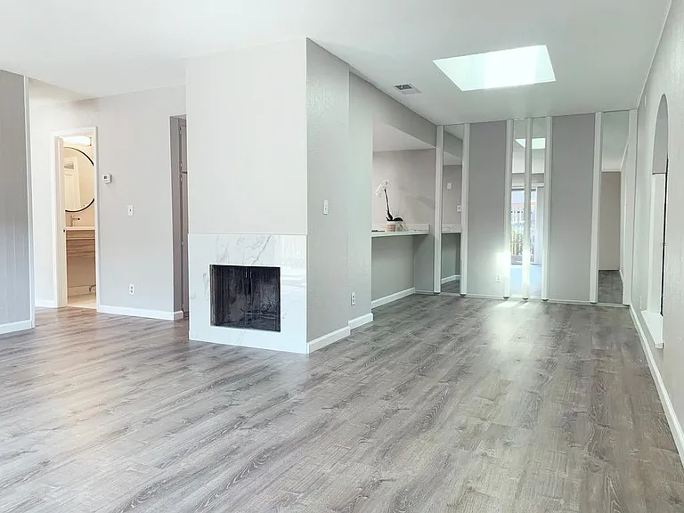 236 Red Oak Dr E #A — Photo 2