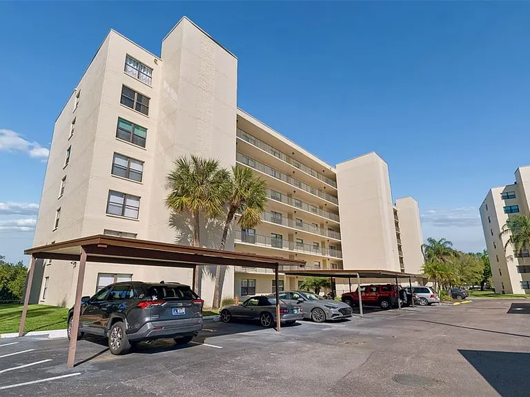 900 Cove Cay Dr #5F — Photo 4