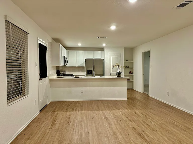 20930 Zuccala Dr — Photo 4