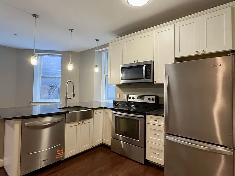 Apartment Units with In-Unit Laundry in Downtown Baltimore, MD! — Photo 32