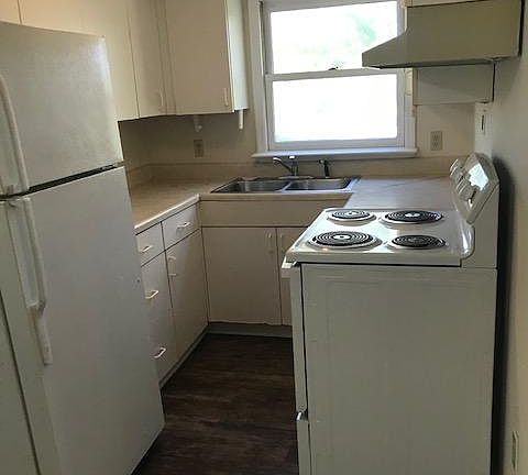 3rd image of 1113 N Academy St #B