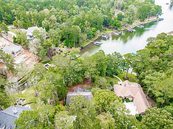 3rd image of 1040 Dogwood Dr