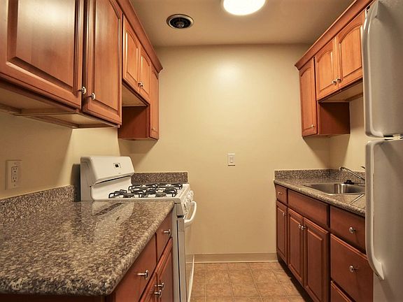 4th image of 5390 Broadway APT 11