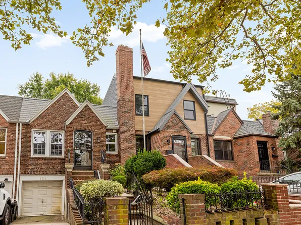 1711 11th Avenue image 1 of 9