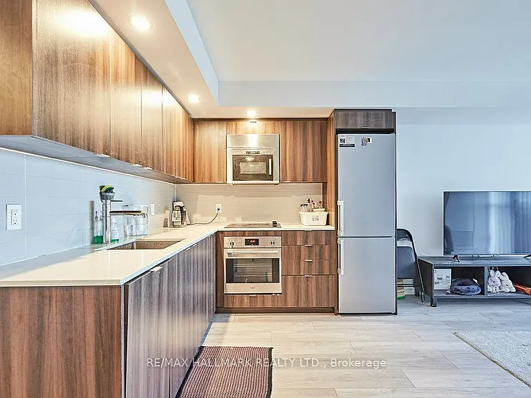 225 Village Green Sq #1804 — Photo 2