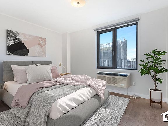 5th image of 2128 Ocean Ave #8F