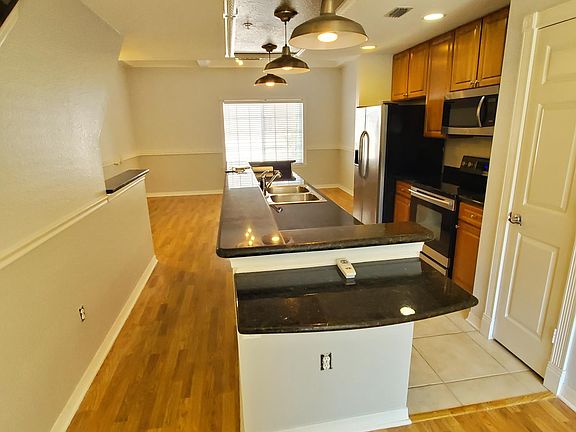3rd image of 9877 Meadow Field Cir