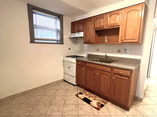 21-45 Steinway St #1F, Astoria, NY 11105