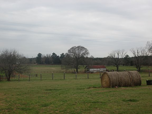 4th image of 210 County Road 3416