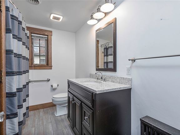 5th image of 215 Brookside Blvd