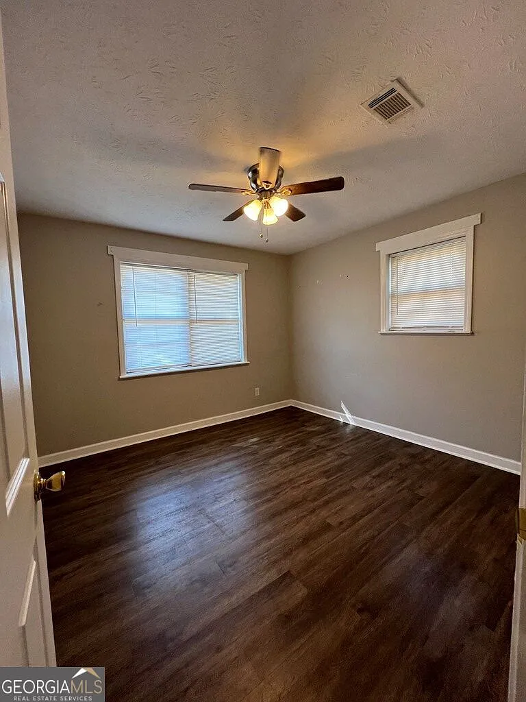 3 bed, 2.0 bath, $1,450 — Photo 3