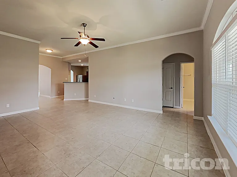 2312 Redbud Dr — Photo 3