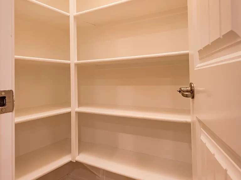 562 E Janet Way — Photo 17