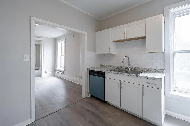 3 bed, 1.0 bath, 1200 sqft, $1,245 — Photo 4