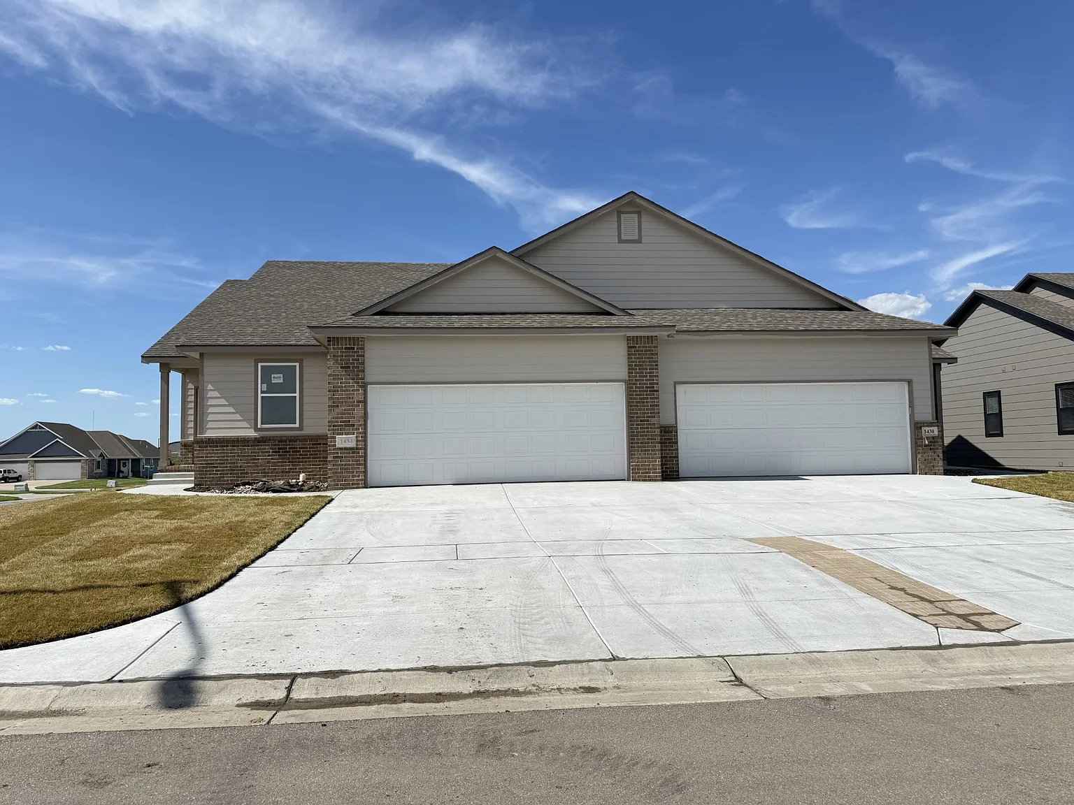 5 bed, 2300 sqft, $2,450 — Photo 1