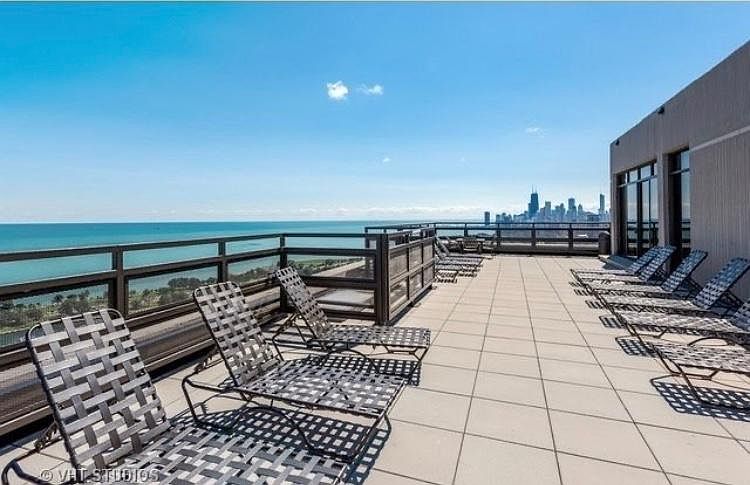 Rooftop sun deck