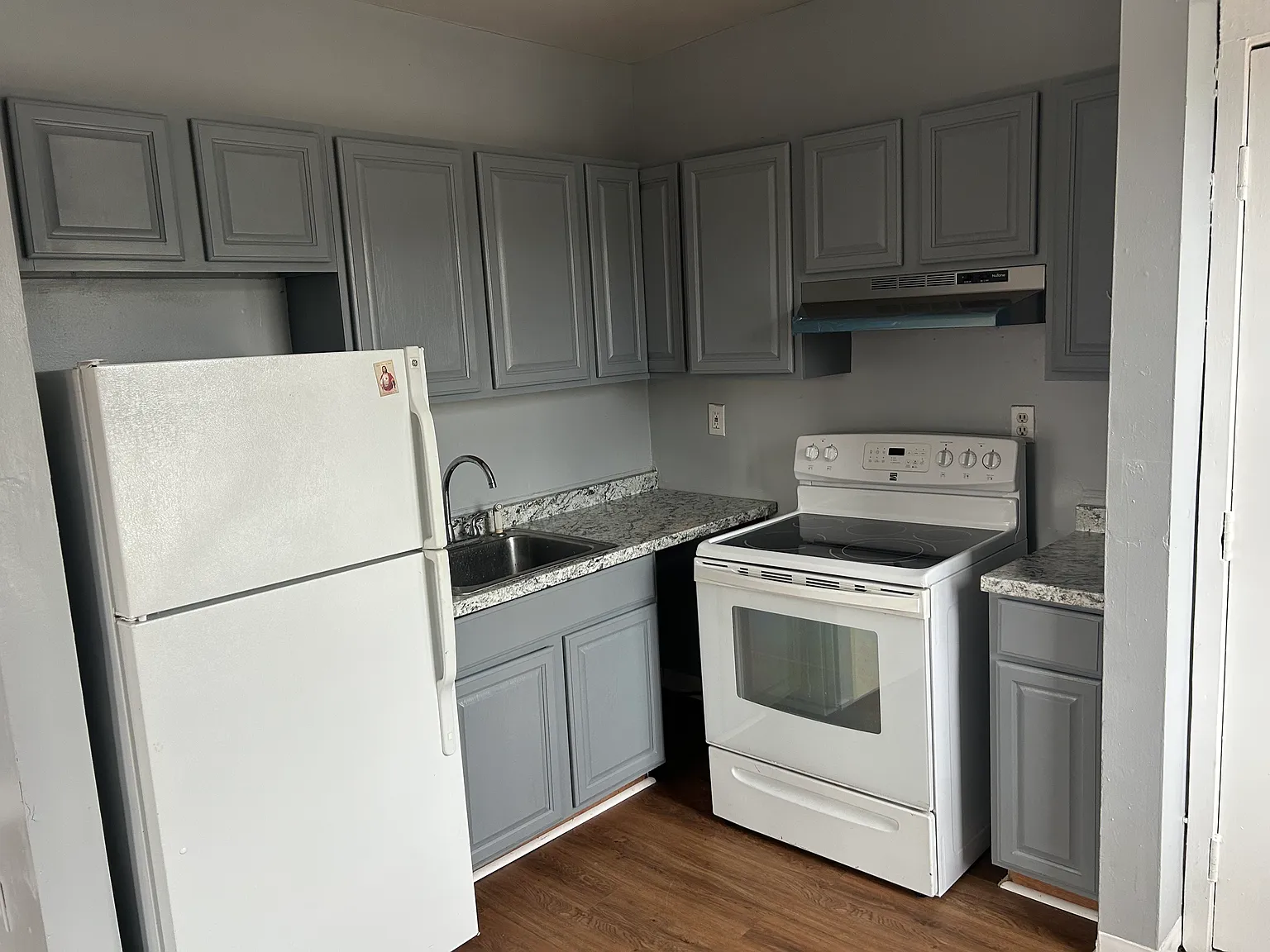 2 bed, 1000 sqft, $1,350 — Photo 2