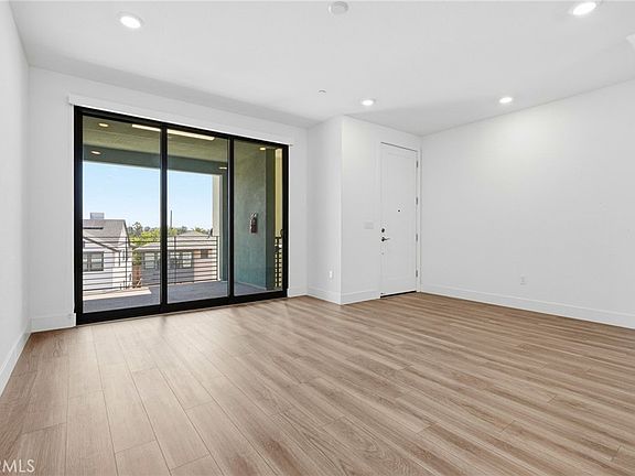 2nd image of 315 Waters Park Cir #10