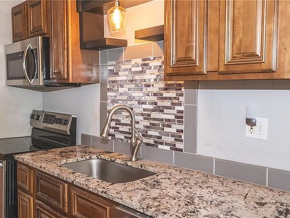 4th image of 110 W 36th St APT 3E