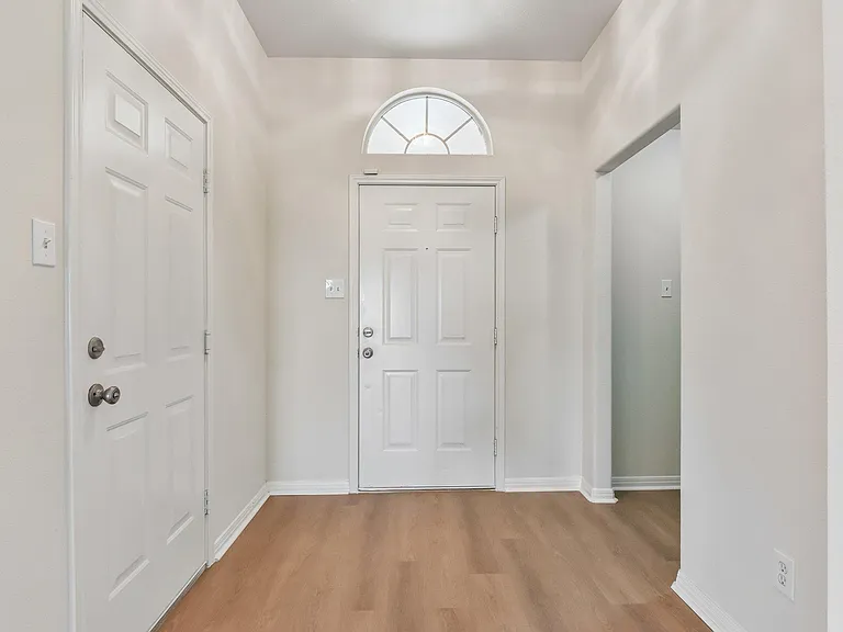11809 Dunfries Ln — Photo 5