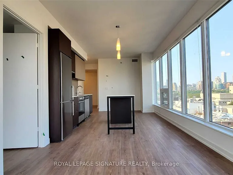 203 College St #1108 — Photo 2