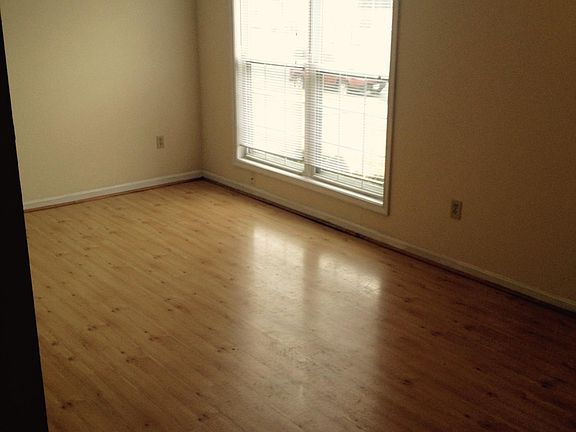 3rd image of 36 Robindale Dr