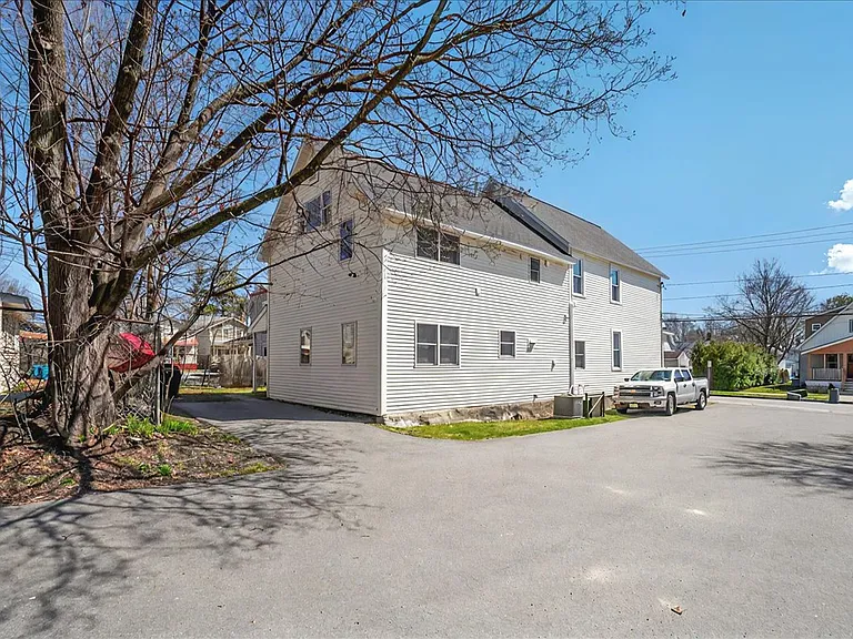 3 Waterbury St #2 — Photo 29