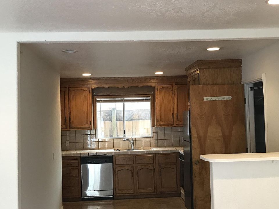 2nd image of 2254 Avila Ave