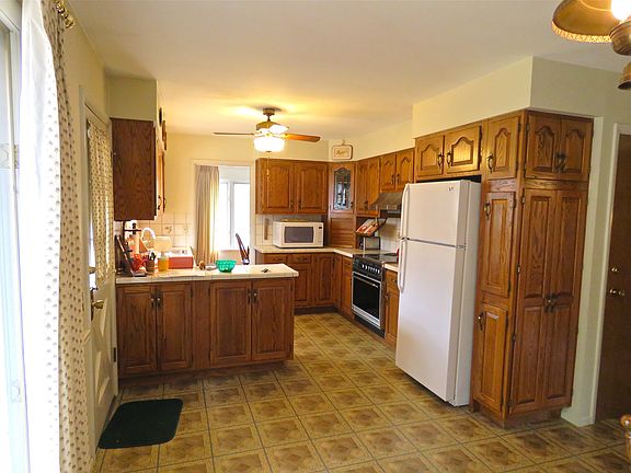 3rd image of 9056 Laurel Crest Dr