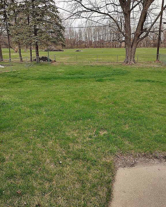 2nd image of 806 W 19th St
