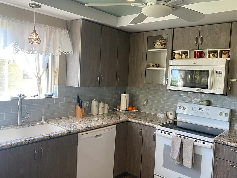 Seagate Dr — Photo 5