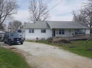 8926 E State Highway 33, Shumway, IL 62461