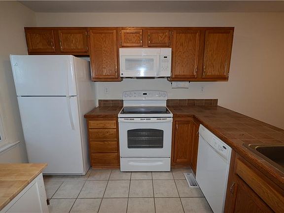 2nd image of 300 Wexford Ct