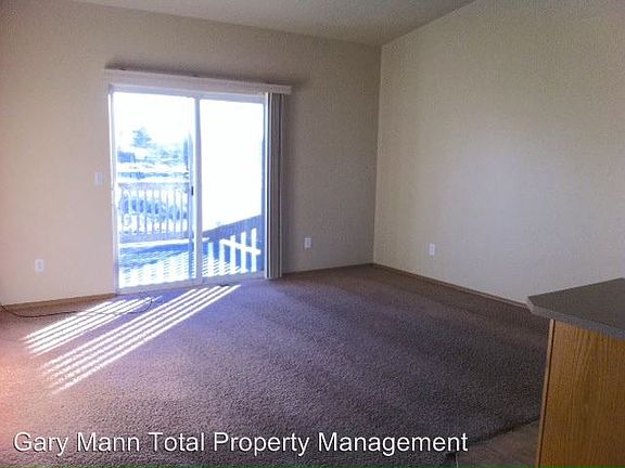 3rd image of 513 N Grape Dr